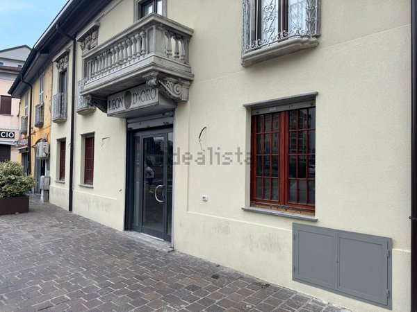 locale commerciale in affitto a Corsico