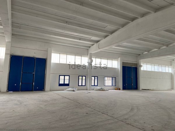 capannone in affitto a Corsico