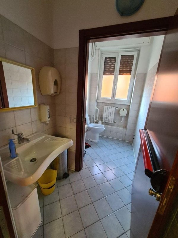 locale commerciale in affitto a Corsico