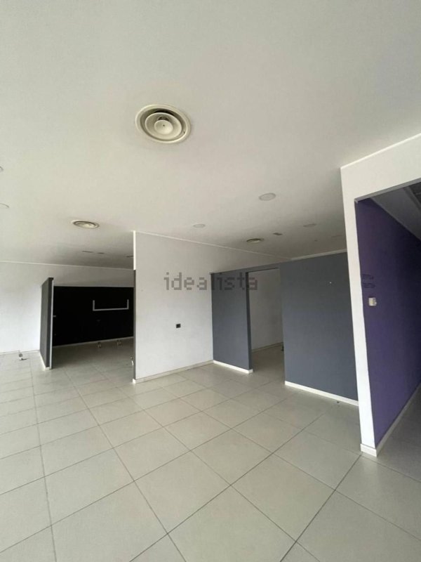 locale di sgombero in affitto a Corsico