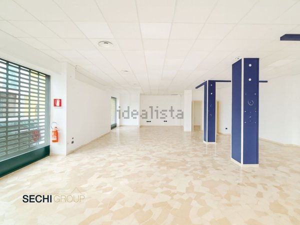 locale commerciale in affitto a Corsico