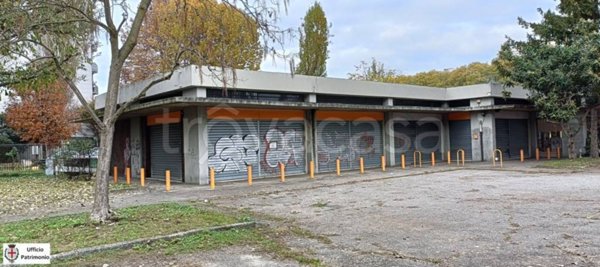 negozio in affitto a Corsico