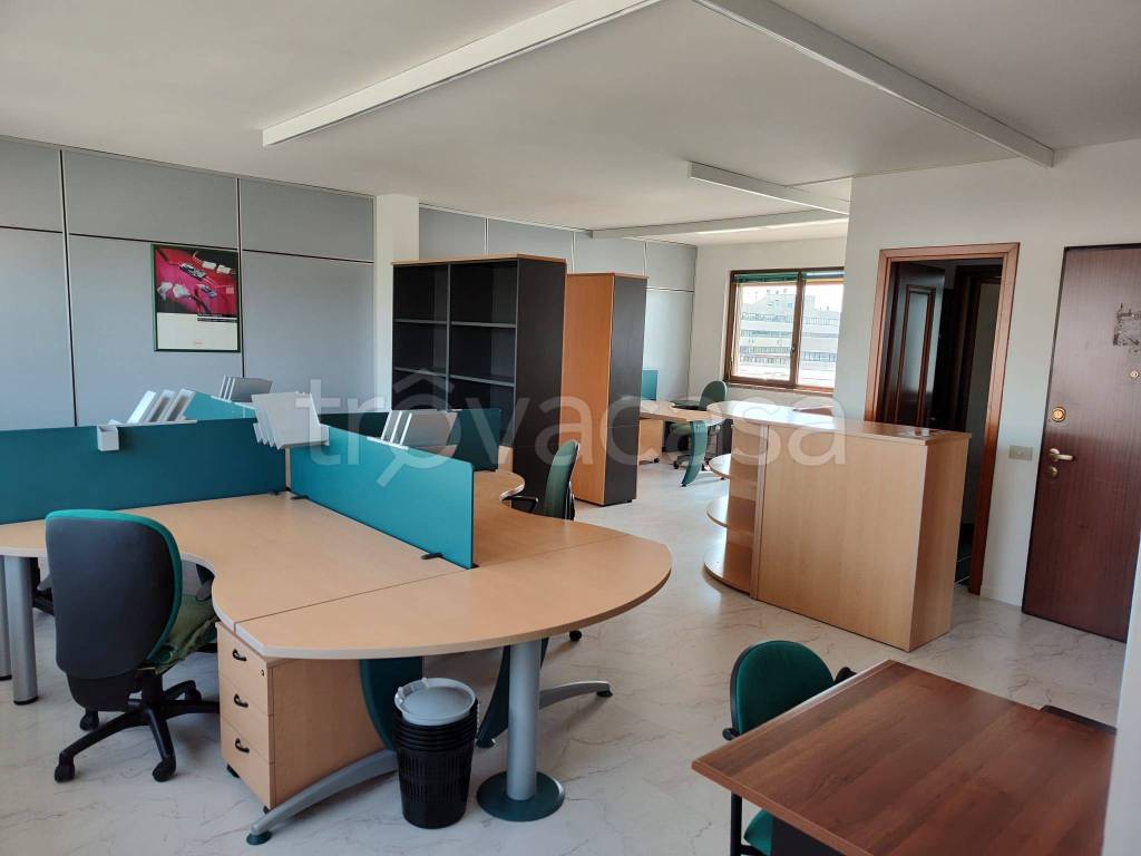 ufficio in affitto a Corsico