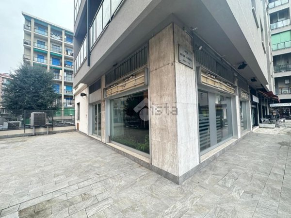 negozio in affitto a Corsico