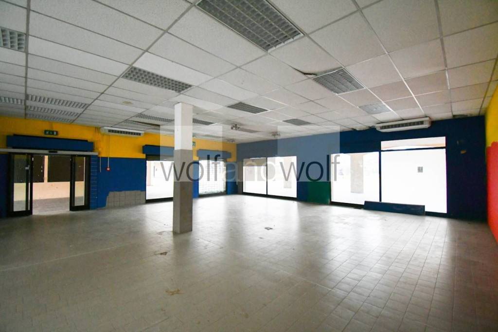 negozio in affitto a Corsico