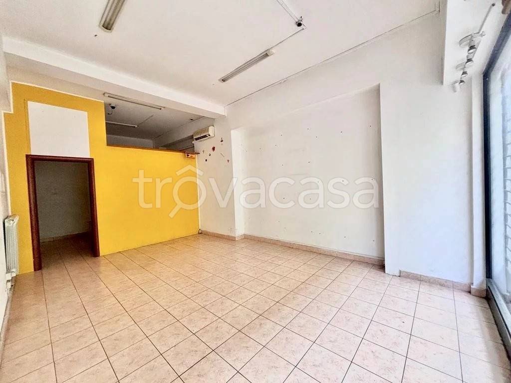 negozio in affitto a Corsico