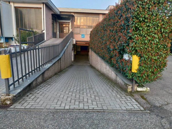 locale commerciale in affitto a Corsico