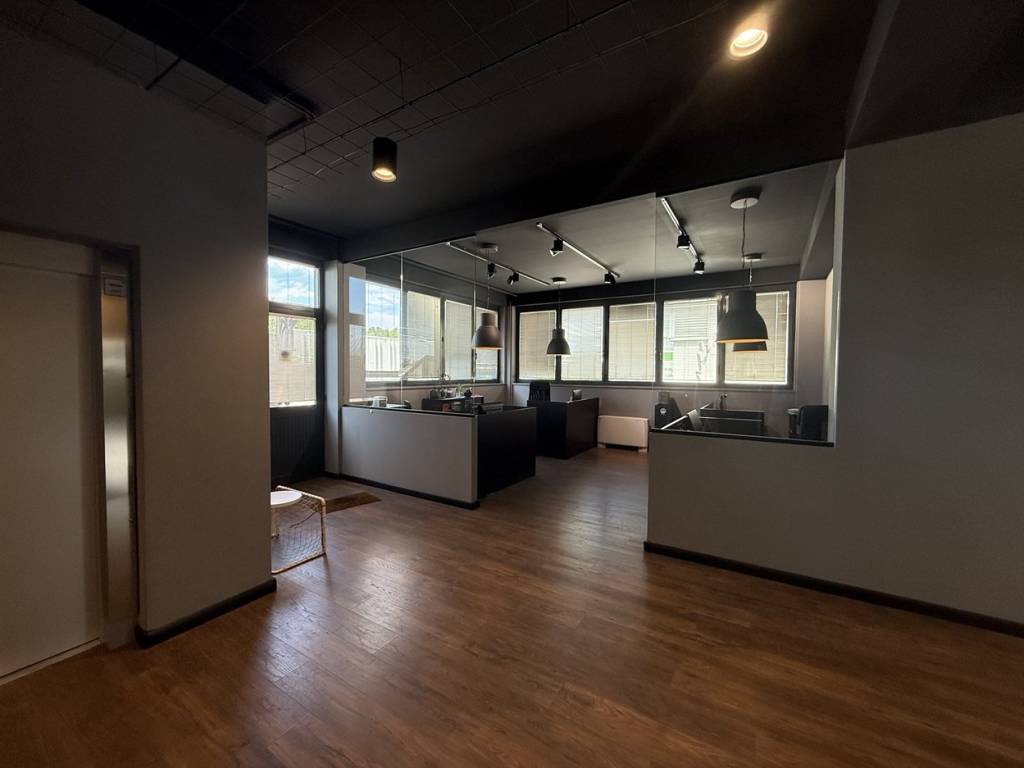 locale commerciale in affitto a Corsico