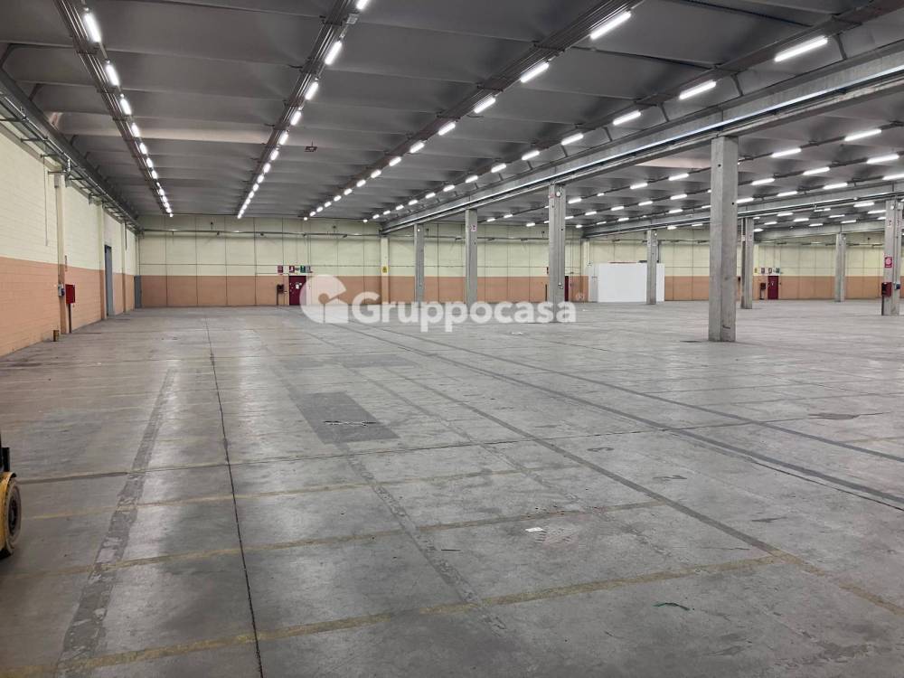 locale commerciale in affitto a Cuggiono
