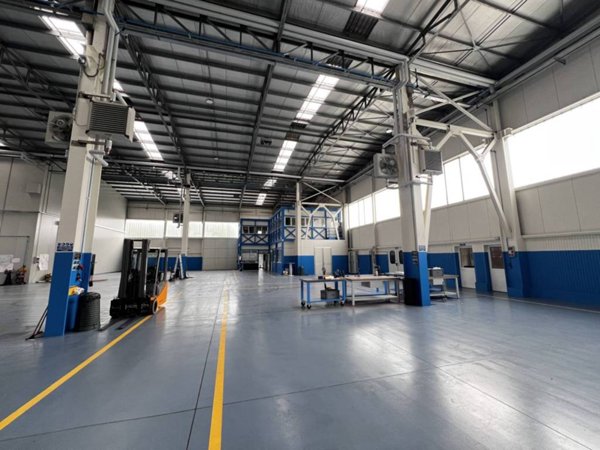 locale commerciale in affitto a Cuggiono