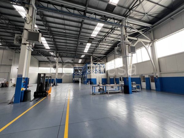 locale commerciale in affitto a Cuggiono