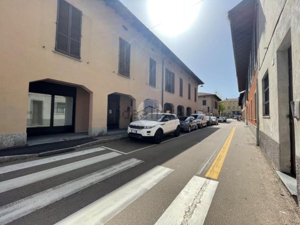 negozio in affitto a Cuggiono in zona Castelletto di Cuggiono