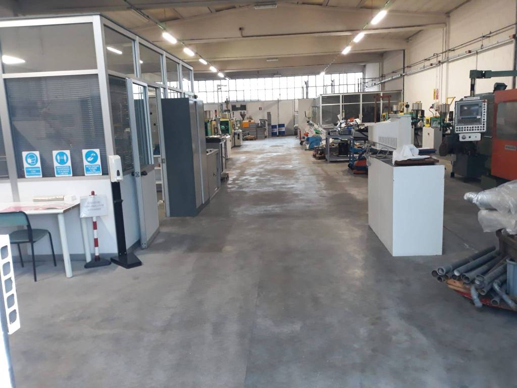 locale commerciale in affitto a Cusago