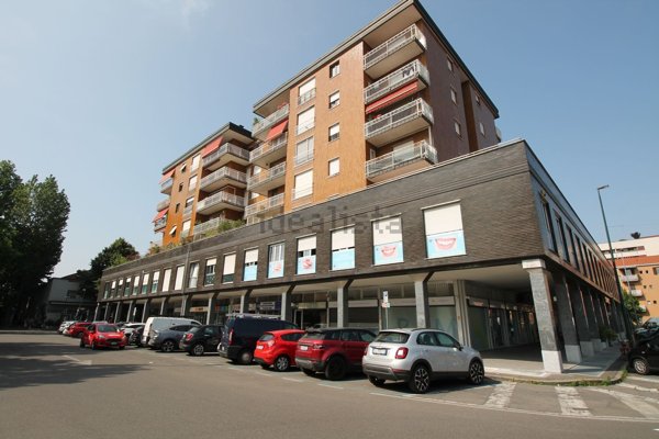 negozio in affitto a Cusano Milanino