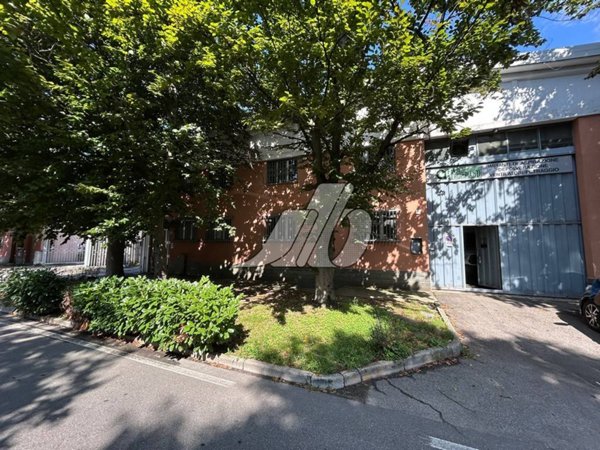 locale commerciale in affitto a Cusano Milanino