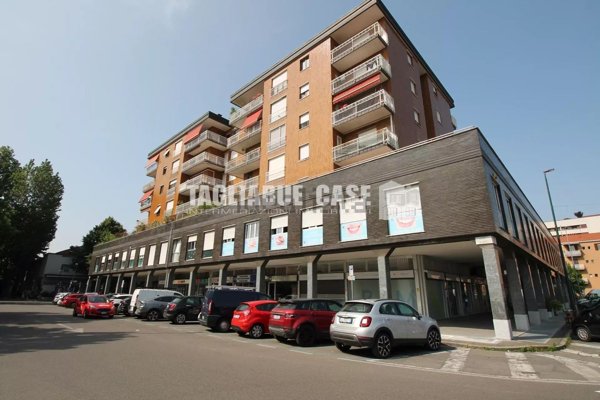 negozio in affitto a Cusano Milanino