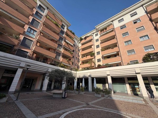 negozio in affitto a Cusano Milanino