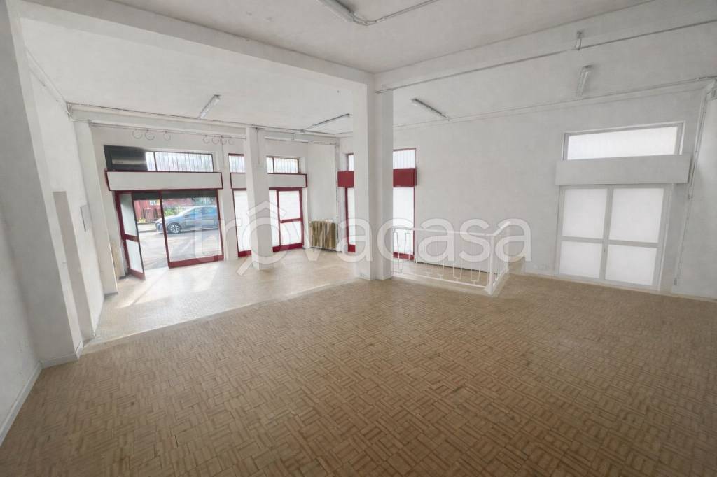 negozio in affitto a Cusano Milanino