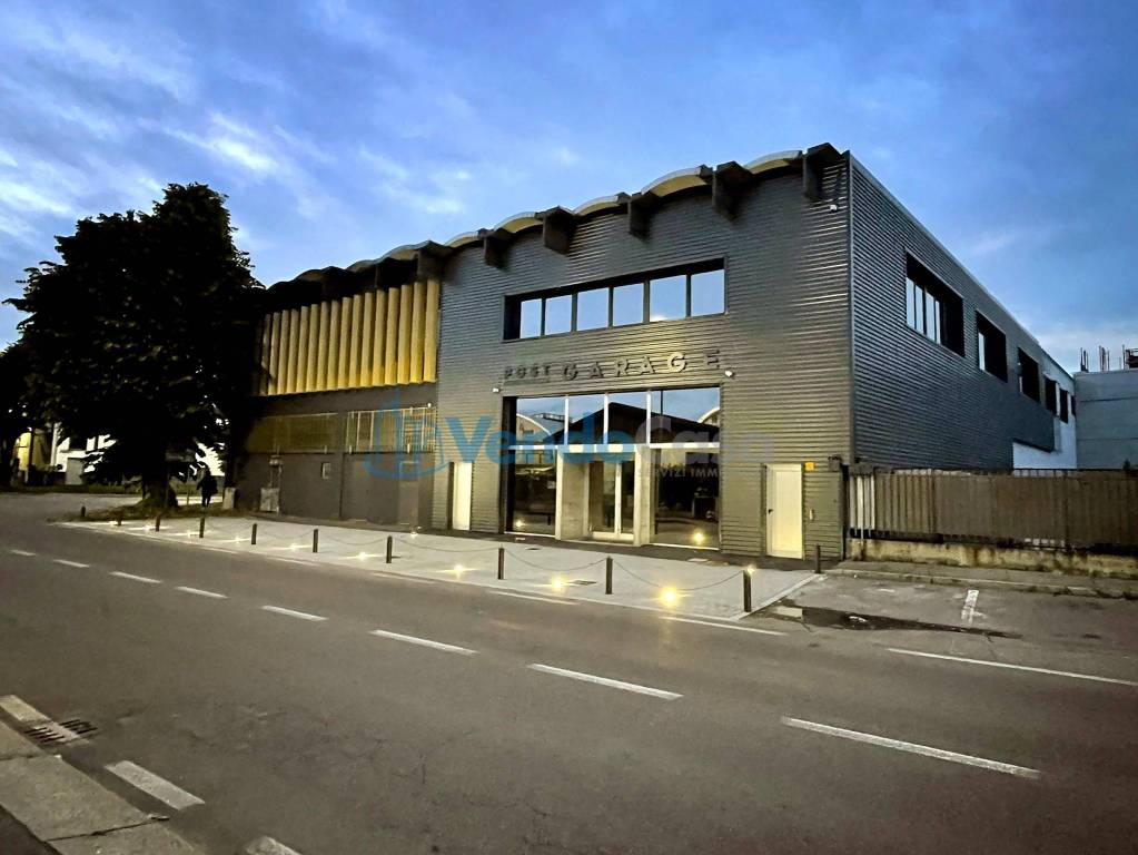 locale commerciale in affitto a Cusano Milanino