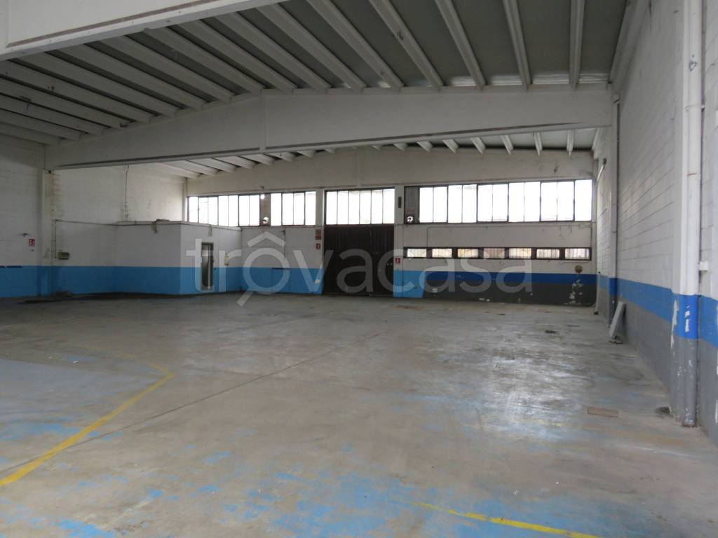 locale commerciale in affitto a Gaggiano in zona Vigano