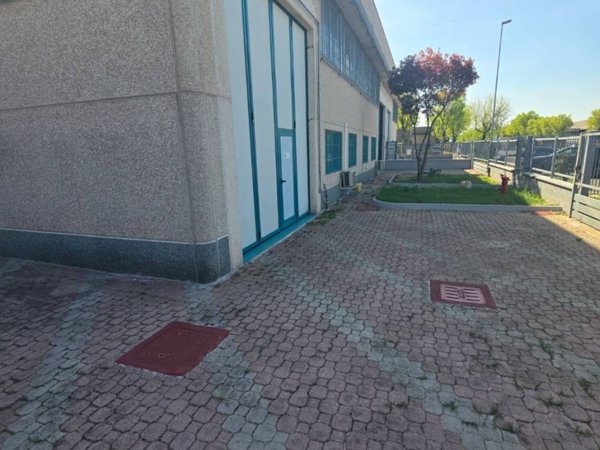 locale commerciale in affitto a Gaggiano in zona Vigano