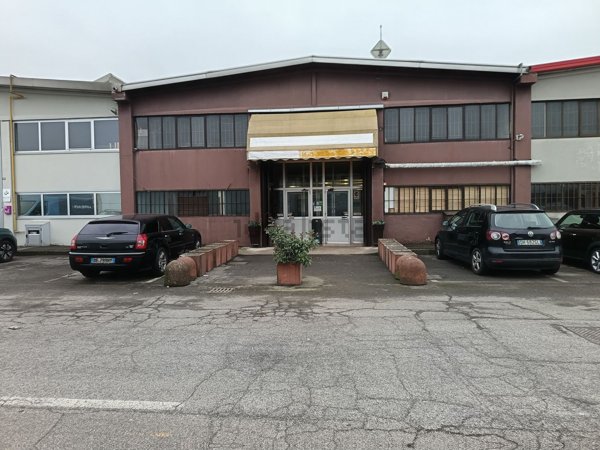 negozio in affitto a Gaggiano