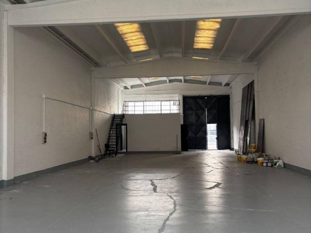 locale commerciale in affitto a Gaggiano in zona Vigano