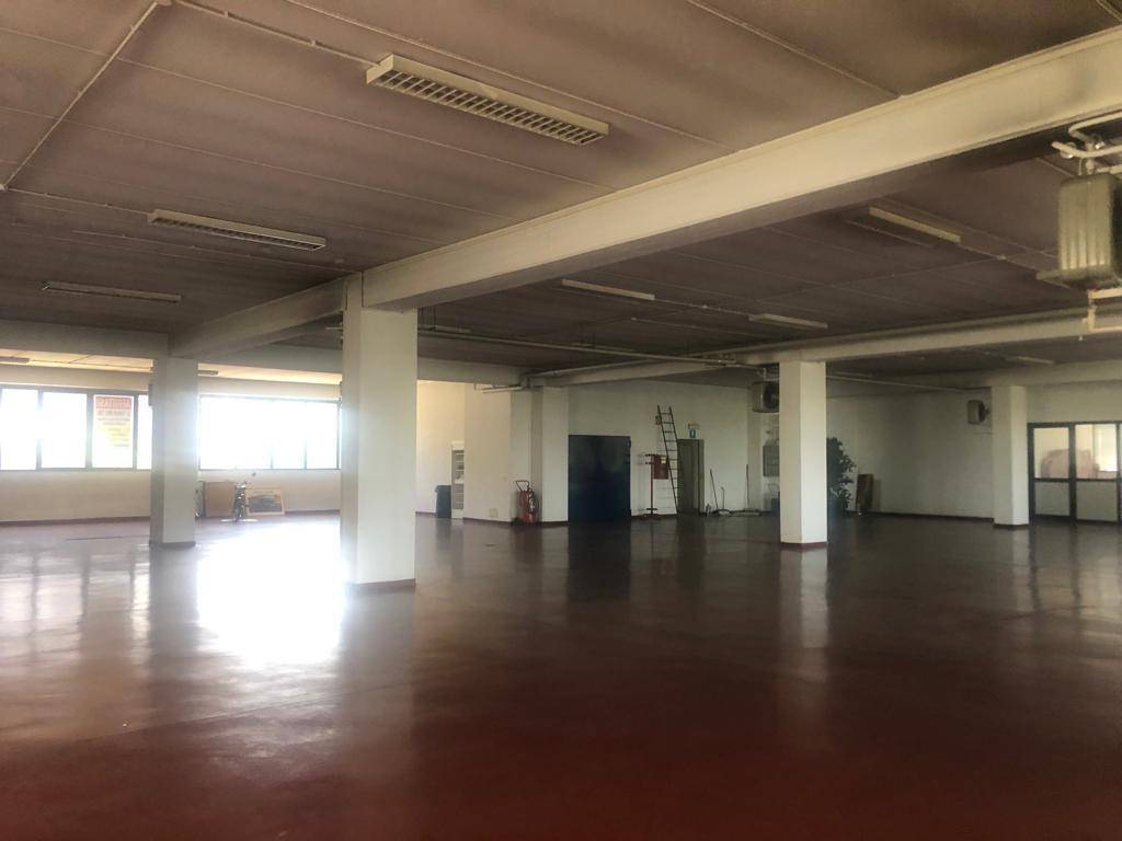 locale commerciale in affitto a Garbagnate Milanese