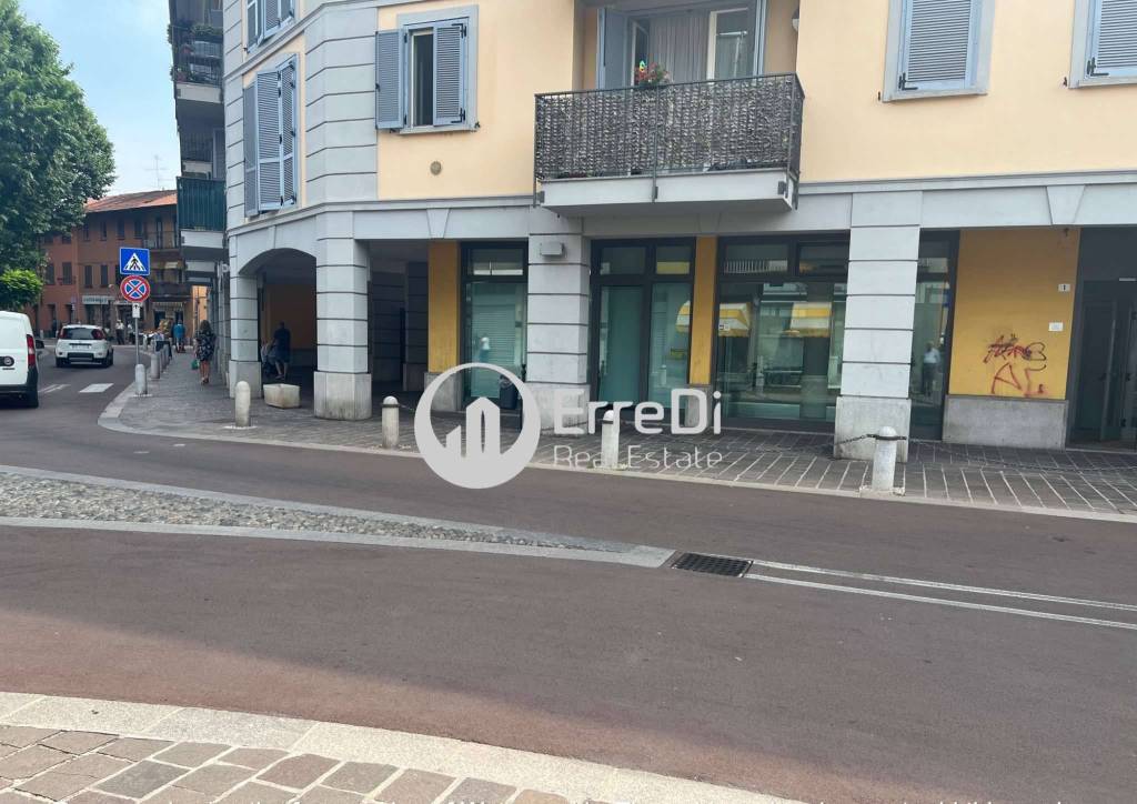 negozio in affitto a Garbagnate Milanese