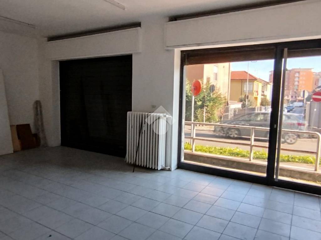 negozio in affitto a Garbagnate Milanese