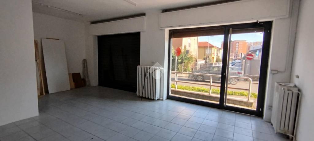 negozio in affitto a Garbagnate Milanese