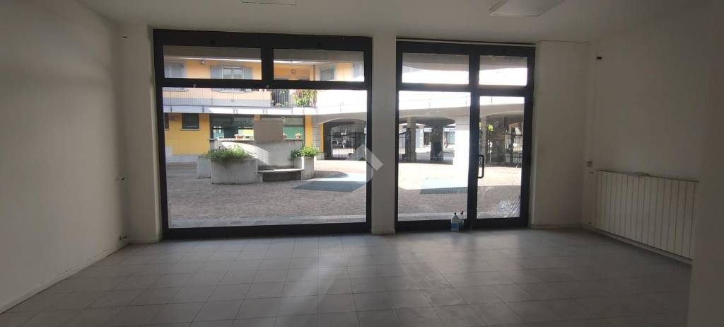 negozio in affitto a Garbagnate Milanese