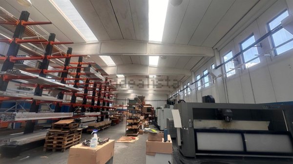 capannone in affitto a Garbagnate Milanese