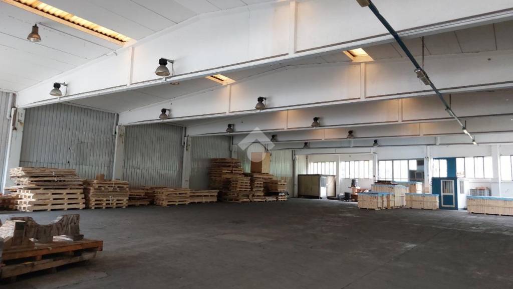 locale commerciale in affitto a Garbagnate Milanese