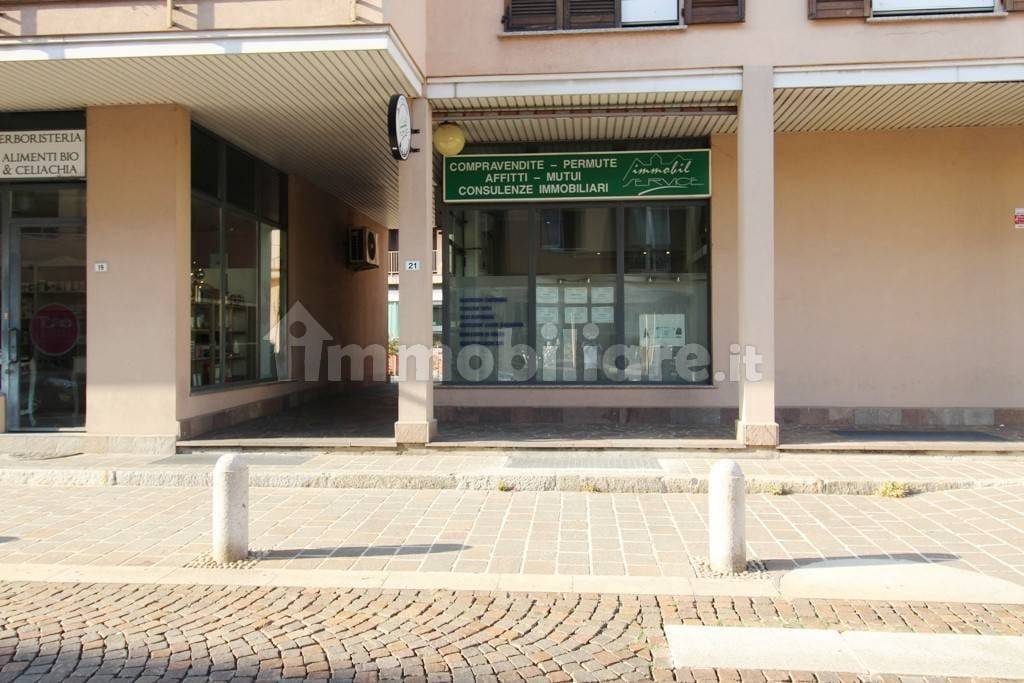 negozio in affitto a Garbagnate Milanese