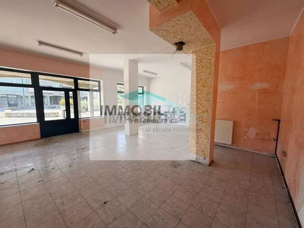 locale commerciale in affitto a Garbagnate Milanese