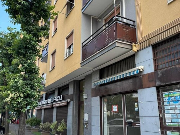 negozio in affitto a Garbagnate Milanese