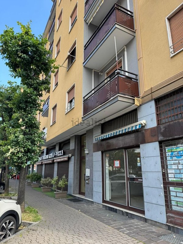 negozio in affitto a Garbagnate Milanese