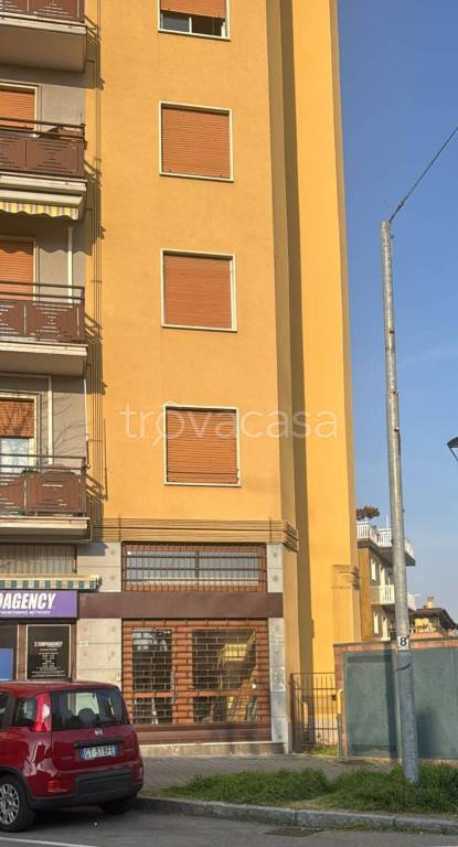 negozio in affitto a Garbagnate Milanese