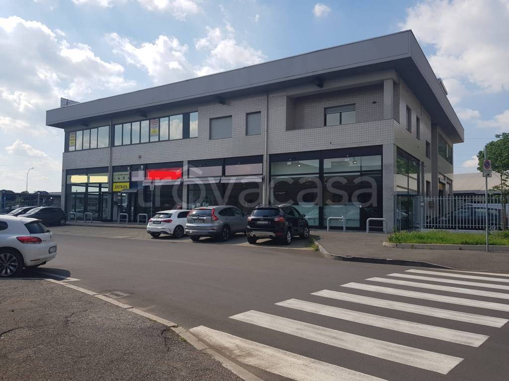 negozio in affitto a Garbagnate Milanese