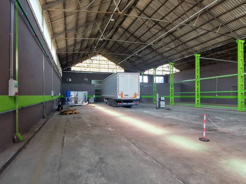 locale commerciale in affitto a Garbagnate Milanese