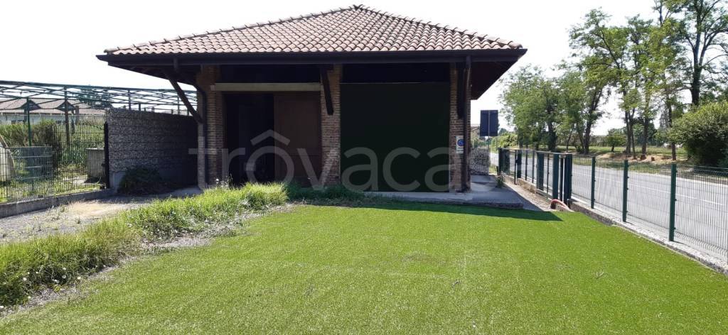 locale commerciale in affitto a Gessate