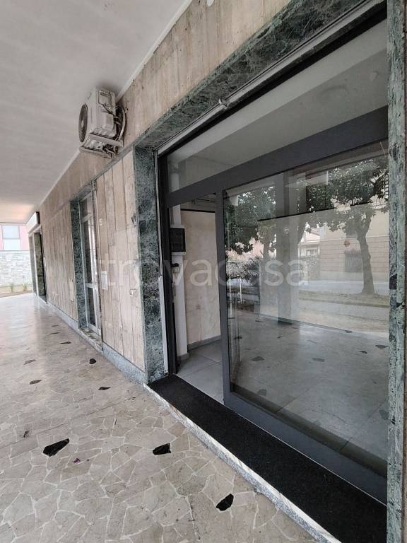 negozio in affitto a Gessate