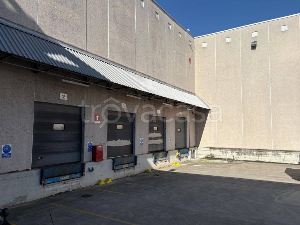 locale commerciale in affitto a Gorgonzola