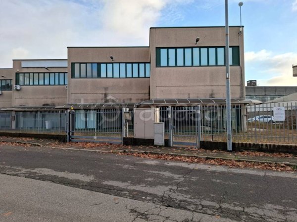 negozio in affitto ad Inveruno