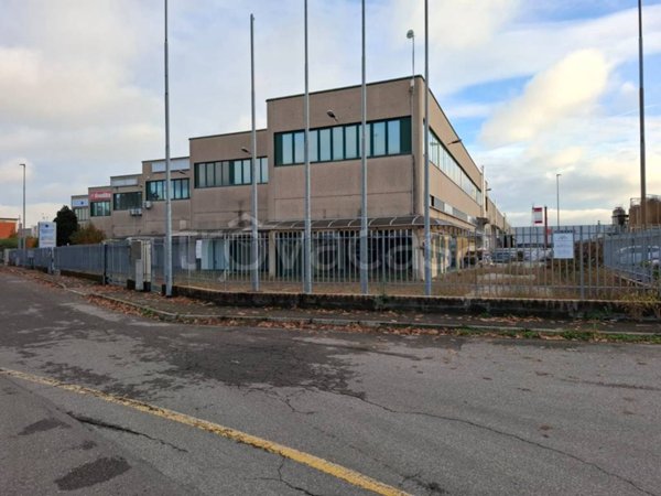 negozio in affitto ad Inveruno