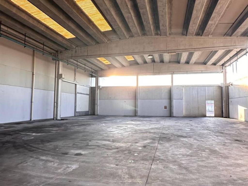 locale commerciale in affitto ad Inveruno