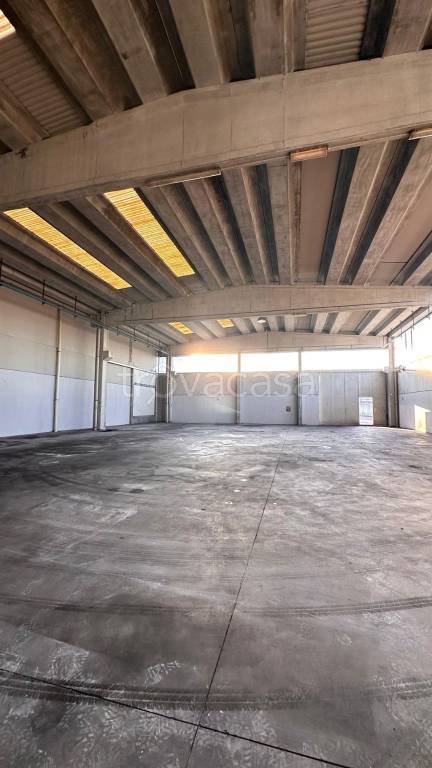 locale commerciale in affitto ad Inveruno