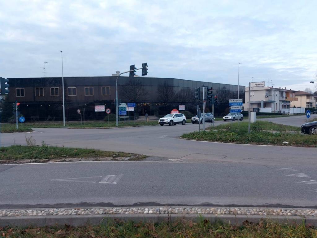 negozio in affitto ad Inveruno