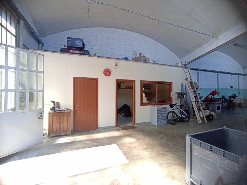 locale commerciale in affitto ad Inzago